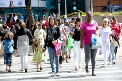 Taxa de desemprego fica em 7,6% no trimestre encerrado em janeiro