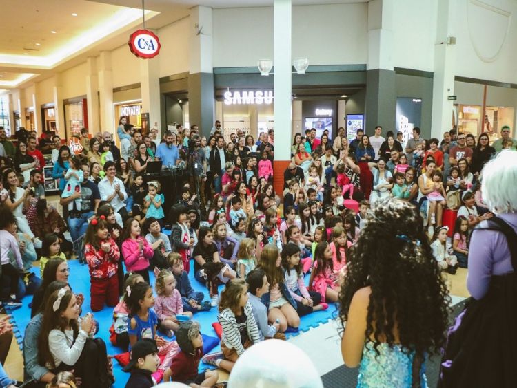 Shopping Iguatemi São Carlos recebe pré-estreia do espetáculo &quot;O Voo do Gato - o amor entre as diferenças&quot; no Domingo é dia de Teatro