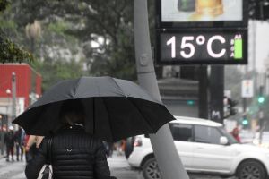 Sai o calor e entra o frio durante a semana em São Carlos