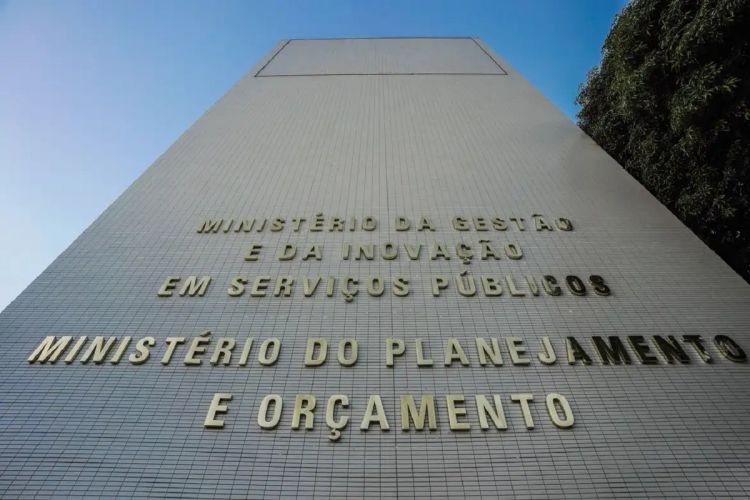 Relatório eleva para R$ 28,8 bi projeção de déficit primário em 2024