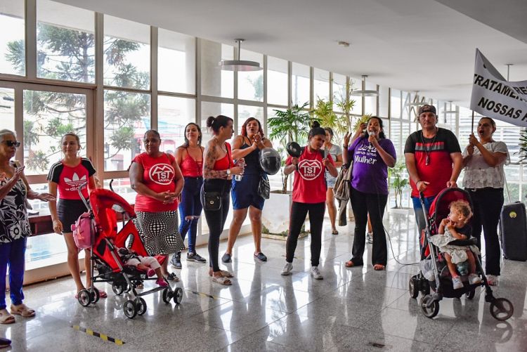 Manifestação de moradores da ocupação Em Busca de Um Sonho reivindica direito à moradia na cidade