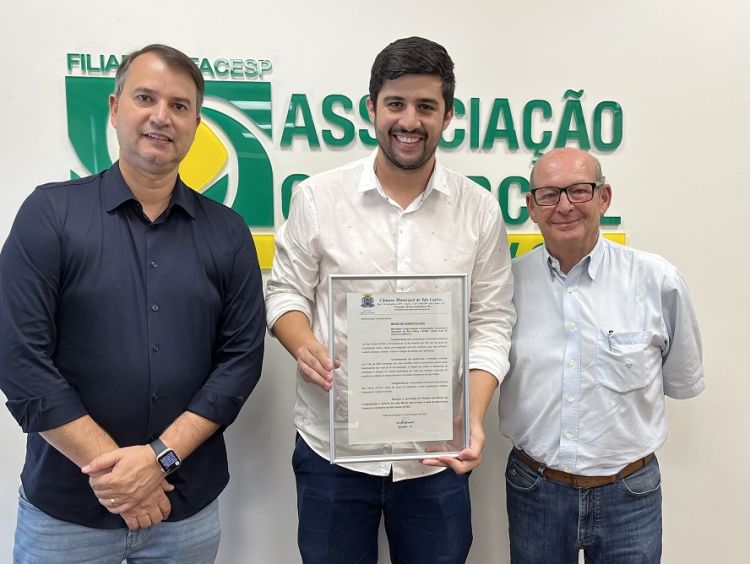 Vereador Bruno Zancheta homenageia ACISC São Carlos pelos seus 92 anos