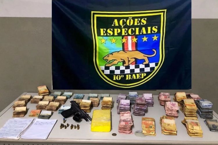 Polícia acha ‘cofre’ em painéis de carros com R$ 153 mil escondidos