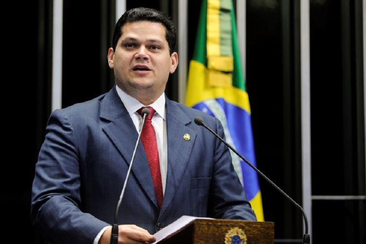 Alcolumbre admite disputar presidência do Senado e nega campanha contra o STF