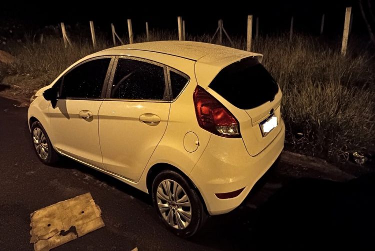 PM localiza veículo roubado no residencial Itatiaia