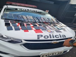 PM apreende mulher colombiana com 60 celulares no Tusca