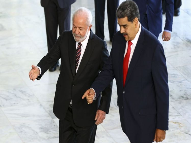 Lula diz que retomada de relação com Venezuela é plena