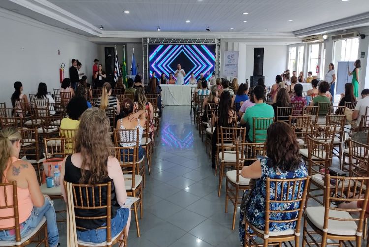 Roselei Françoso abre o curso de formação de gestores e educadores do programa de educação inclusiva