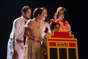 Grupo retalho coletivo apresenta &quot;É lenda, mas é verdade&quot; no teatro municipal