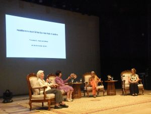 Lançamento do livro mulheres na ciência em São Carlos lota teatro municipal