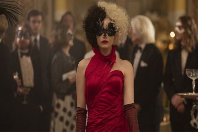 &quot;Ela é incrível, ela é a melhor&quot;: Emma Stone finalmente dá notícias sobre continuação de Cruella