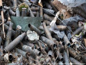 Como as armas usadas na Ucrânia contaminam o solo e as águas