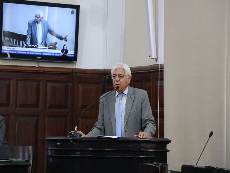 Azuaite critica qualidade do asfalto em São Carlos: “Tem validade de eleição para eleição”