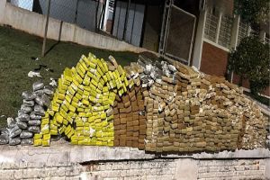 Polícia intercepta van com quase 600 kg de maconha