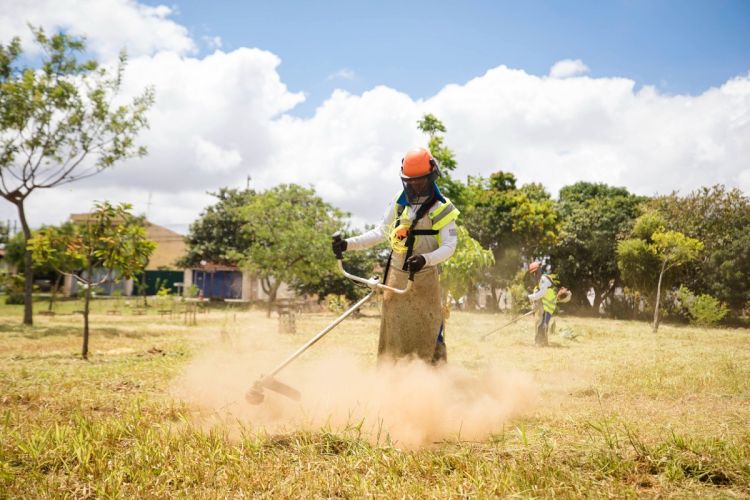 Equipes de limpeza iniciam serviços na região do grande Cidade Aracy e do Santa Felícia