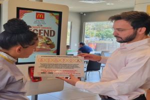 Procon autua McDonald&#039;s por descumprir lei de atendimento preferencial para autistas