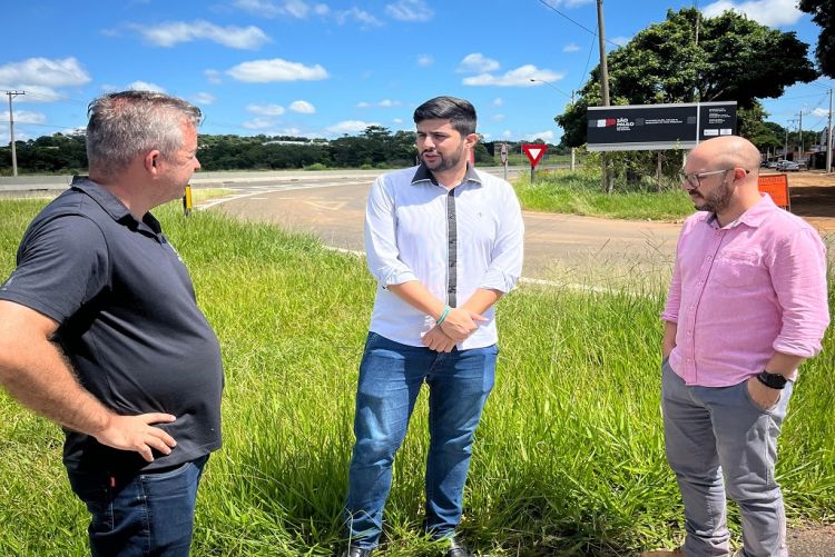 Vereador Bruno Zancheta acompanha início da instalação de câmeras de segurança na região do Varjão