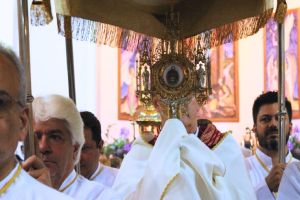 Relíquia da Santa Cruz é entronizada na Catedral de São Carlos