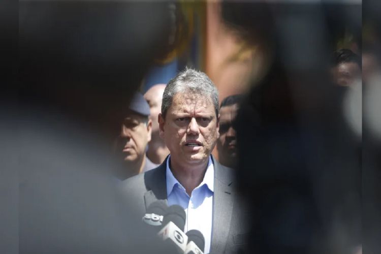 Tarcísio, Zema e Ratinho Jr. não respondem se leram relatório da PF sobre Bolsonaro