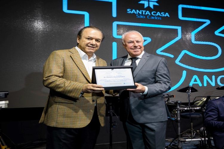 Secretário de Estado da Saúde Eleuses Paiva recebe homenagem no jantar da Santa Casa