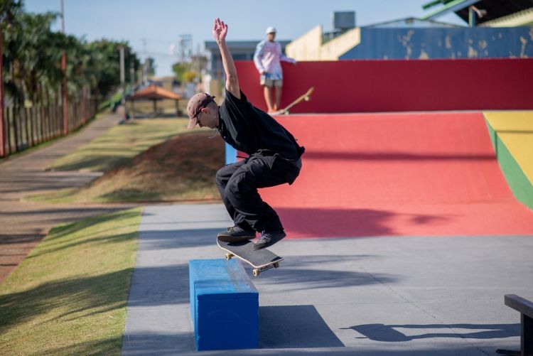 Projeto social promove aulas gratuitas de skate para crianças e jovens de Ibaté