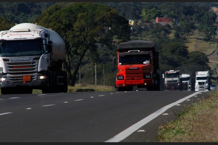 Cobrança de eixos suspensos terá início este mês