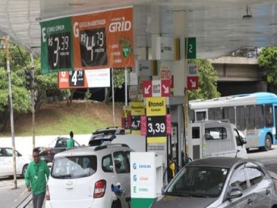 Preço médio da gasolina nos postos do país varia até 25,6% em um ano