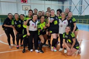 Vôlei feminino: Fênix vence e cola na liderança da Copa AVS/Smec