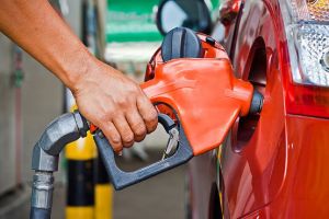 Petrobras reduz preço da gasolina e aumenta o do diesel